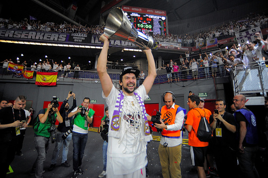 边锋传中偏 边锋传中偏